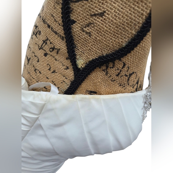 NWT Allure Bridals Style 8821 White Embellished Wedding Dress Size 8 - Picture 12 of 16